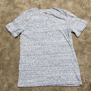 LN boys Cat & Jack gray space dyed vneck shirt medium